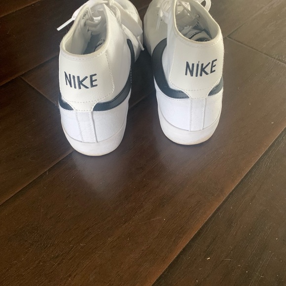 COPY - Nike SB BLZR court mid, worn once - Picture 4 of 5